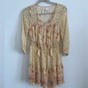 Coco & Jaimeson floral dress, size M. Light beige/cream or pale yellow.
